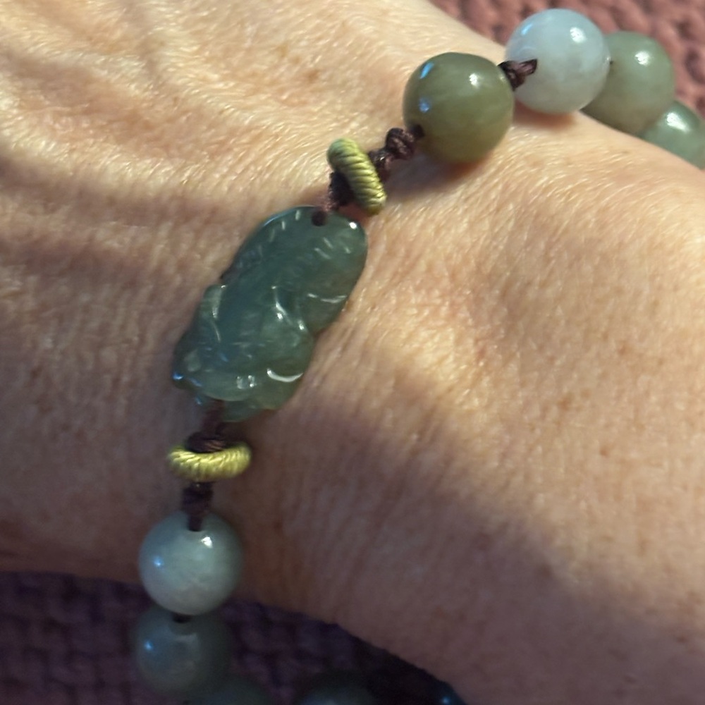 Elegant Green genuine jade Beaded Bracelet
